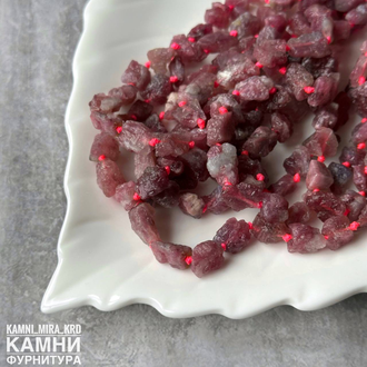 Турмалин рубеллит необработанные камни средние 8-13х6-8 мм, цена за нить 19 см