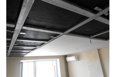 Монтаж заключительного слоя из Гипсокартона при шумоизоляции потолка в квартире