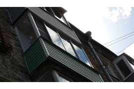 Алюминиевый балкон с обивкой сайдингом г.Владимир. Монтаж компания Найс-окна