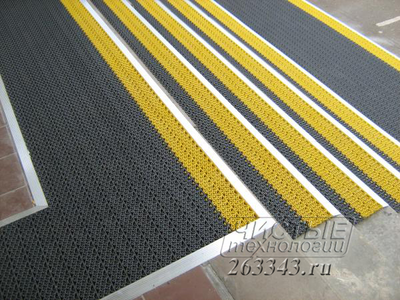 Противоскользящее покрытие Антикаблук на ступеньках