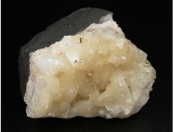 Стильбит, сросток кристаллов, Индия (60*50*43 мм, 155 г) №29850