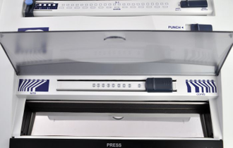 Брошюровщик - машина переплетная на пластиковую и металлическую пружину CW-4500 электрическая