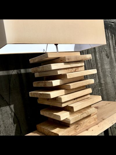 Лампа настольная из дуба