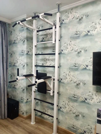 Спортивная стенка враспор с турником, брусьями и детскими навесными в квартиру  враспор