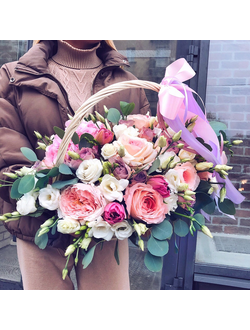 Корзина пионовидных роз и Фрезий