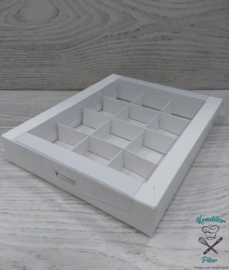 Коробка на 12 конфет с пластиковой крышкой 190*150*30 мм, белая