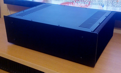 Корпус для усилителя высотой 3U с боковыми радиаторами