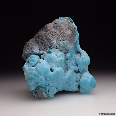 Хризаколла и прожилки малахита на породе. 68*51*28мм. Конго.