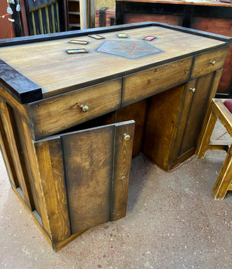 Table with pentagram and cards