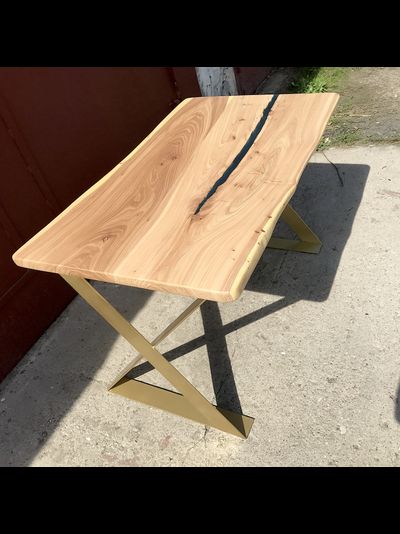 обеденный стол из карагача в светлой тонировке