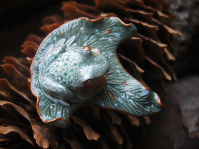 "Аларлимбская лягушка", эльфийская брошь в стиле фэнтезийного арт-нуво