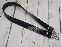 Ремень для сумки кожаный 50 см с карабинами цвет рептилия черный