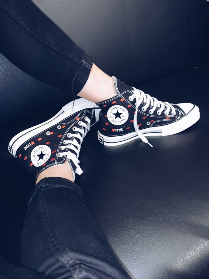 Успей купить черные кеды Converse Chuck Taylor 70 Embroidered Lips со скидкой в Спб