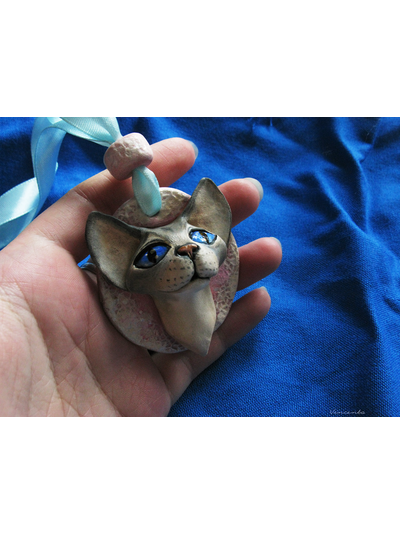Северная Кошка. Необычная подвеска в виде кошки из лёгкой термоглины