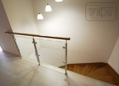 л-10. ограждение - закалённое стекло, нержавеющая сталь. ступени и поручень - массив дуба