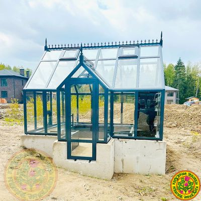 Базовая комплектация теплицы в английском стиле с холлом из стекла и алюминия ЕЛИЗАВЕТА S размером 4000 х 3000