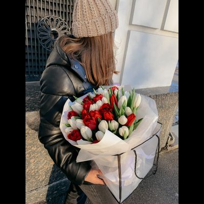 Красные тюльпаны "Поцелуй весны" 35