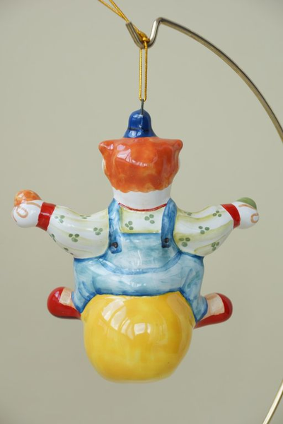 Клоун на шаре - цирк