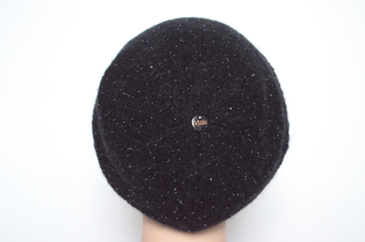 Черный женский берет с бисером