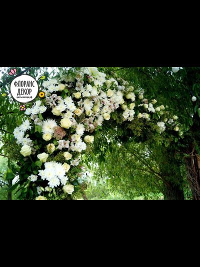 Свадебная арка с цветами