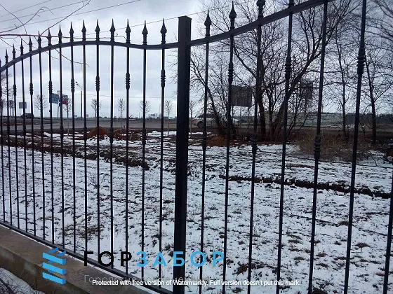 Установить кованый забор в Москве