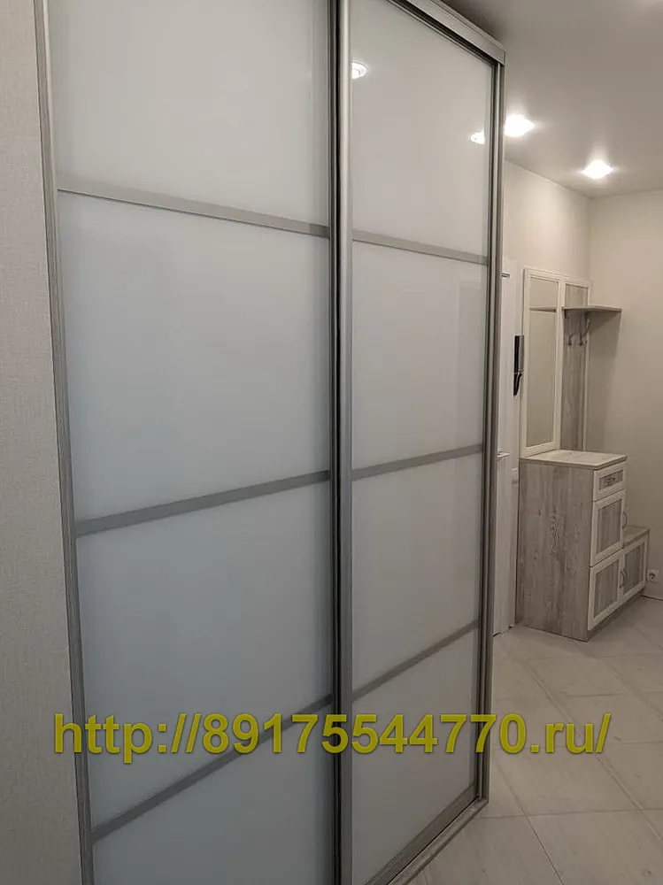 009 Шкаф-купе и прихожая.
ЛДСП Egger, Сосна Касцина H1401 ST22