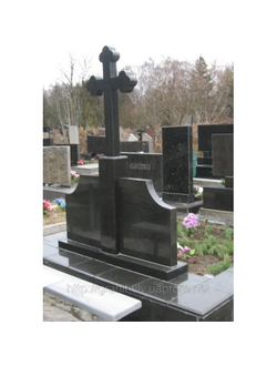 На фото двойной памятник в виде фигурного креста на могилу в СПб