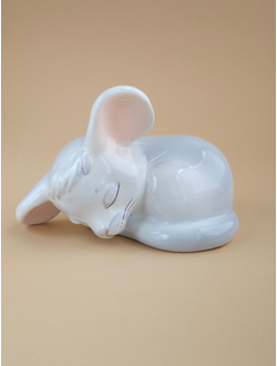 Спящий мышонок