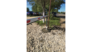 Установка автоматического шлагбаума, стрела 6 метров. 