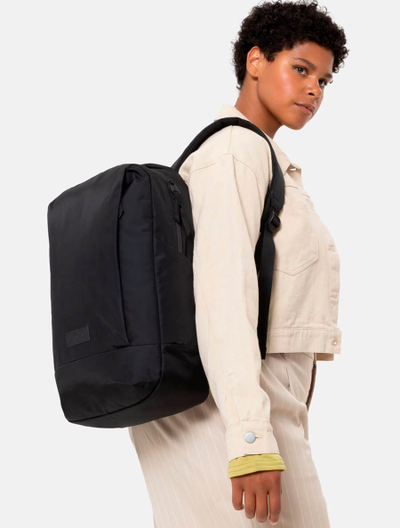 Eastpak Tecum F Black на девушке