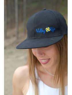 Кепка с прямым козырьком черная  (логотип Volleylife)