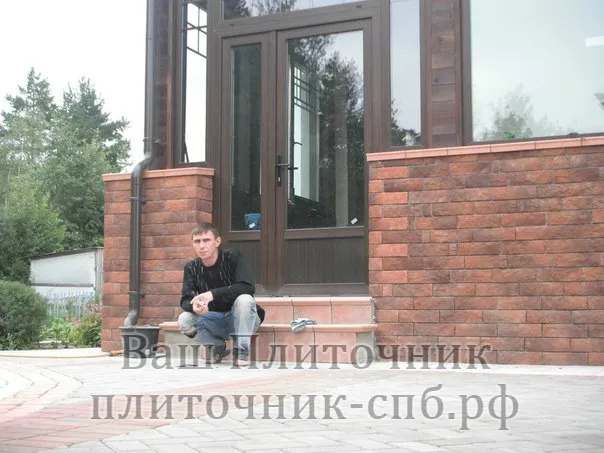 Коттеджный поселок "Парквэй". Облицовка стен клинкерной плиткой.