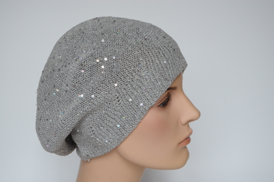 Берет весна - осень серого цвета с пайетками
