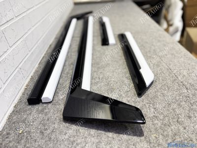 Молдинги Lexus LX600 LX500d на двери белые антихром