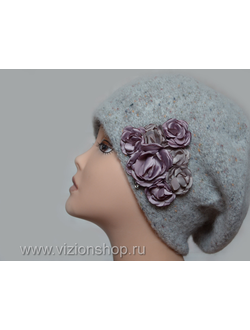 Модный берет зима 2019 с цветами Vizio Италия 6106 белый