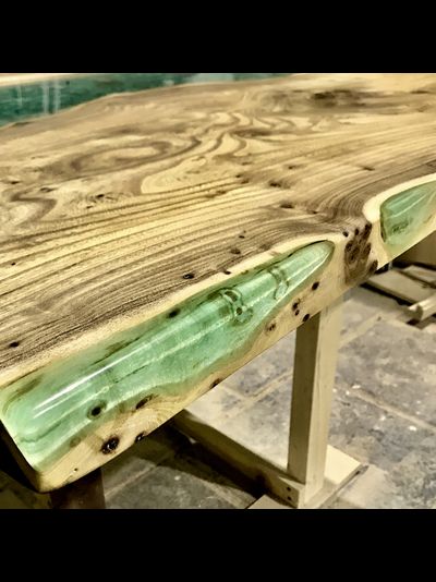 стол река с морским дном бирюзового цвета