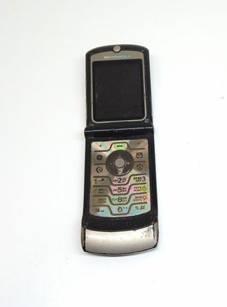 Неисправный телефон Motorola Razr V3i (без АКБ, не включается)