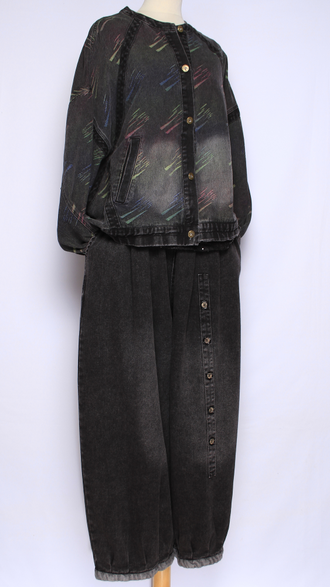 Джинсовка-бомбер "ЦВЕТНЫЕ ШТРИХИ" черная, синяя р.46-52