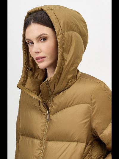 Яркий пуховик с эффектом металлик