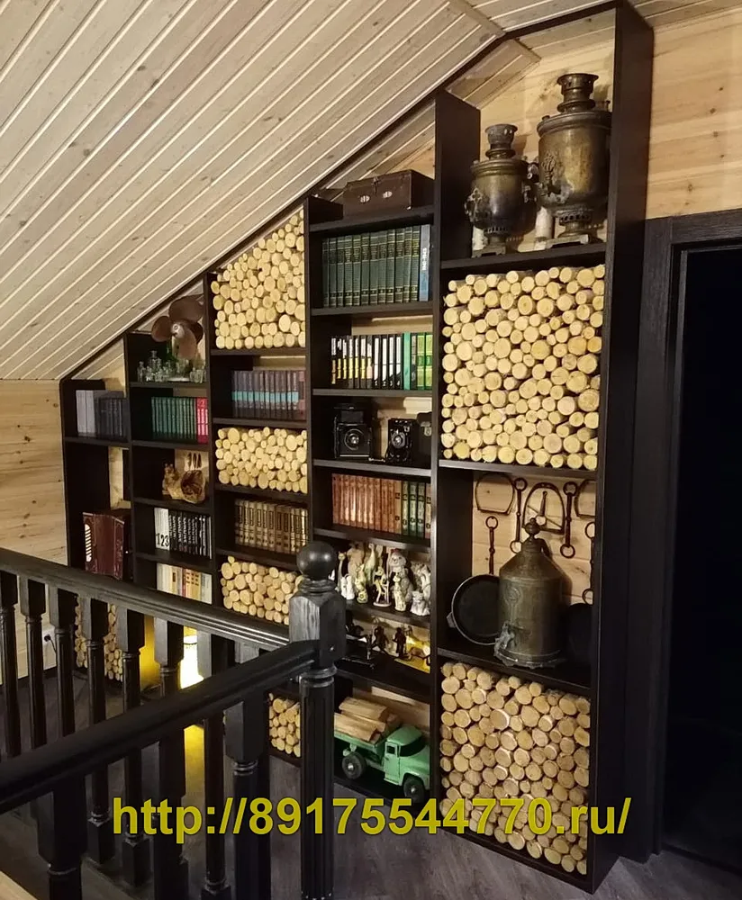 006 Встроенный стеллаж на мансарде со скошенным потолком.
ЛДСП Egger, H 3702 Орех Пацифик табак, ST10
