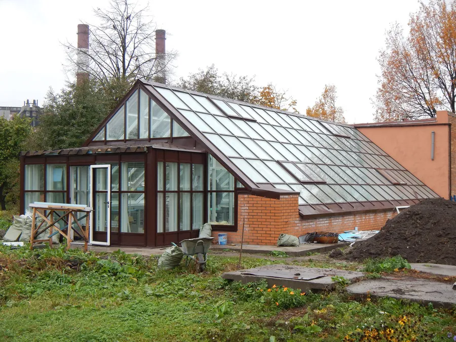 Зимний сад со стеклянным тамбуром