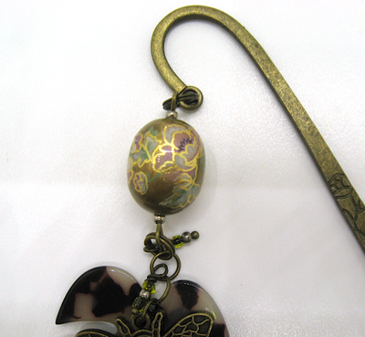 Закладка "Пионовое лето" с японской бусиной тенша и бисером, коллекция Мимолетности