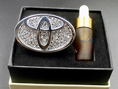 АРОМАТИЗАТОРЫ С ЛОГОТИПАМИ АВТО НА РЕШЁТКУ ВОЗДУХОВОДА