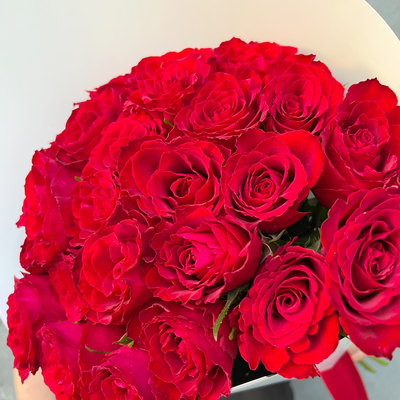 Букет красных роз 25 шт