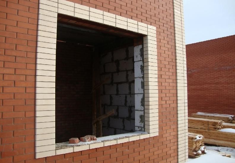 Облицовка кирпичом проемов. Облицовка кирпичом. Облицовка кирпичом проемов. Отделка окон снаружи. Бранденбургская кладка облицовочного кирпича.