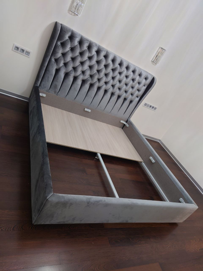 Современная дизайнерская кровать Леон, мягкое высокое изголовье, катерная стяжка, фанера, усиленная металлом, с подъемным механизмом и бельевым ящиком