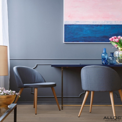 Декор ламината Alloc Original Дуб Светло-Серый Элегант 04461 в интерьере комнаты