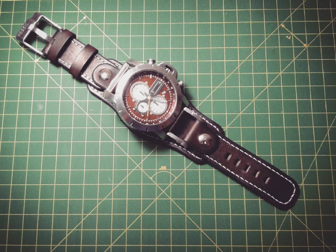 Как одеть ремешок на часы watch. Ремешок силиконовый для apple watch синий. Ремешок zulu на часах. Необычный ремень для часов. Как одеть ремешок на часы watch.