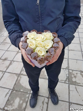 Коробка-сердце с шоколадными розами Нежный вкус фото4