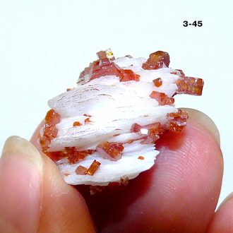 Ванадинит натуральный (щетка) №3-45: 25*21*15мм